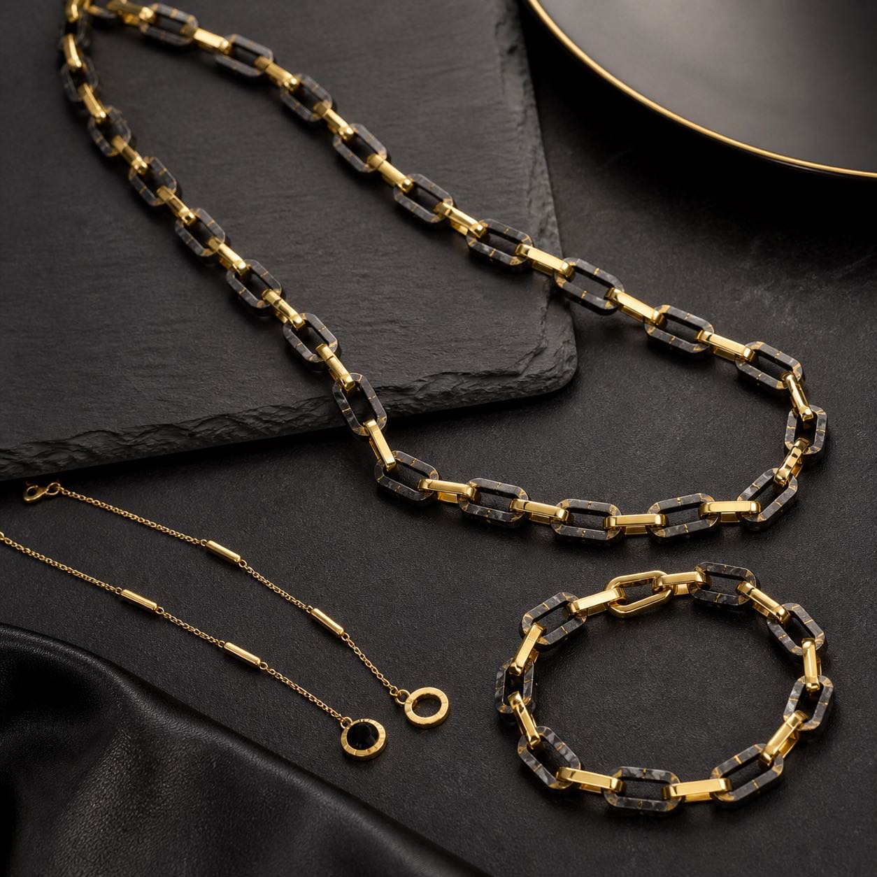 Forged carbon fiber chain necklace and bracelet by Ringentle